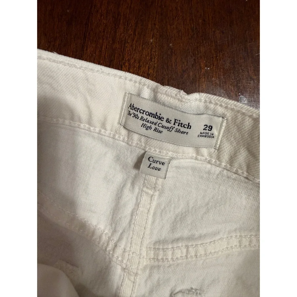 Abercrombie & Fitch Curve Love The 90s Relaxed Cutoff Short White High Rise 29